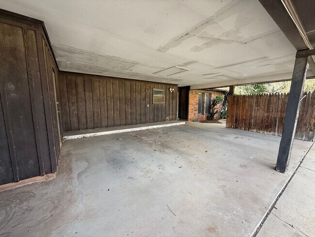 Building Photo - 2723-2723 Fair Palms Pl