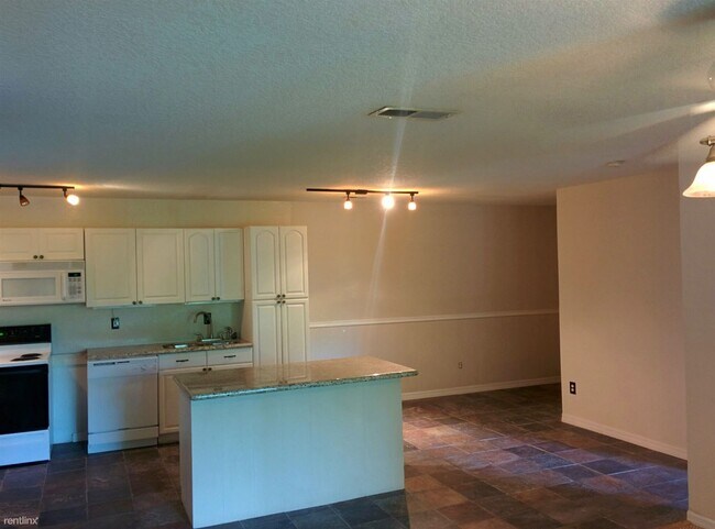 Foto del edificio - 2 br, 2 bath Condo - 8800 Latrec Ave Apt 106