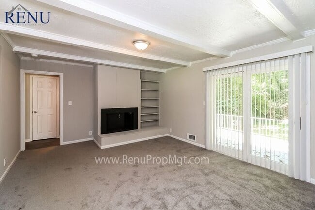 Building Photo - Available Now! 3 beds & 2 Baths