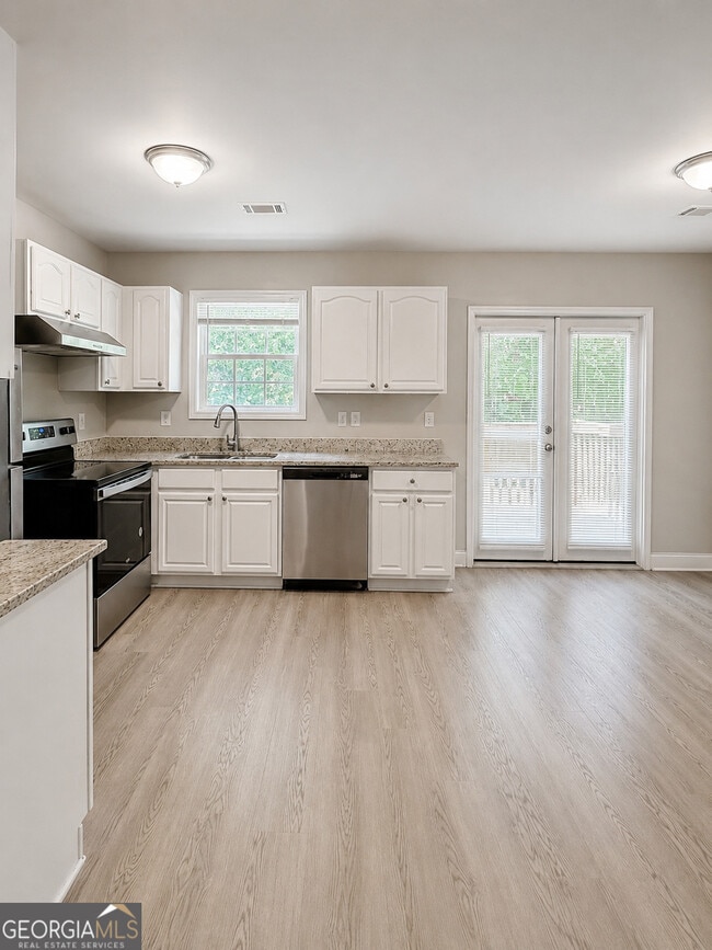 Building Photo - 1240 Pinedale Cir NW