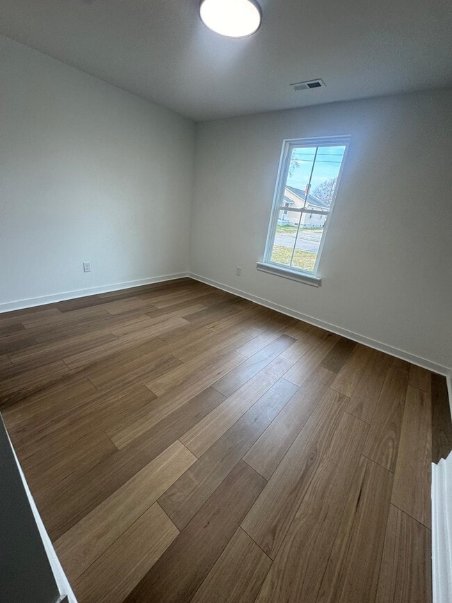 Building Photo - 508 Crump St