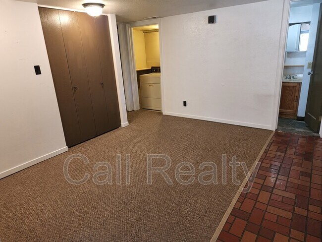 Foto del edificio - 9516 E Mission Ave