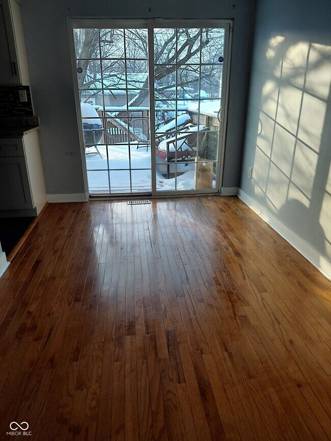 Foto del edificio - 4454 Greenmeadow Cir