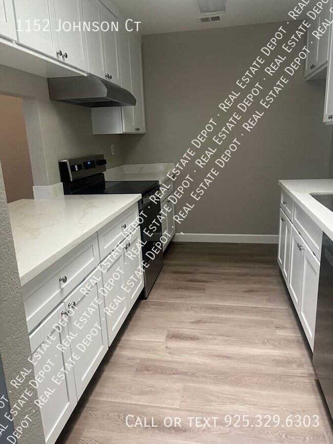 Building Photo - 1152 Johnson Ct