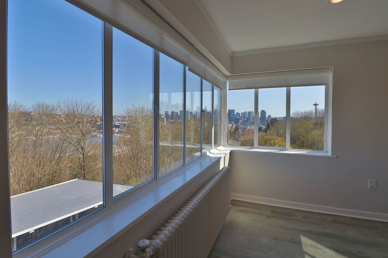 Primary Photo - Gorgeous 3 Bedroom Queen Anne Apartment wi...
