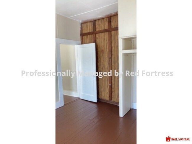 Building Photo - 3810 Desoto Ave