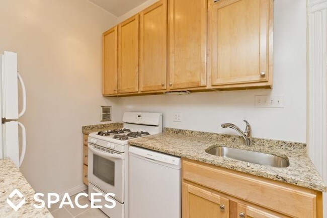 Building Photo - 3 bedroom in Chicago IL 60614