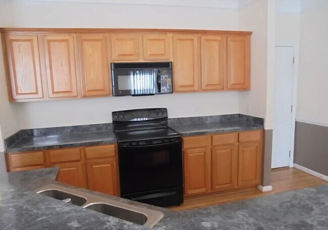 Building Photo - 2033 Cliffvale Dr
