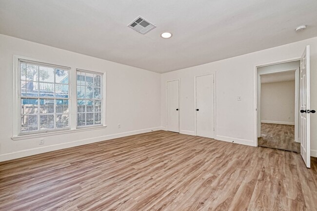 Building Photo - 5609 Denmark St