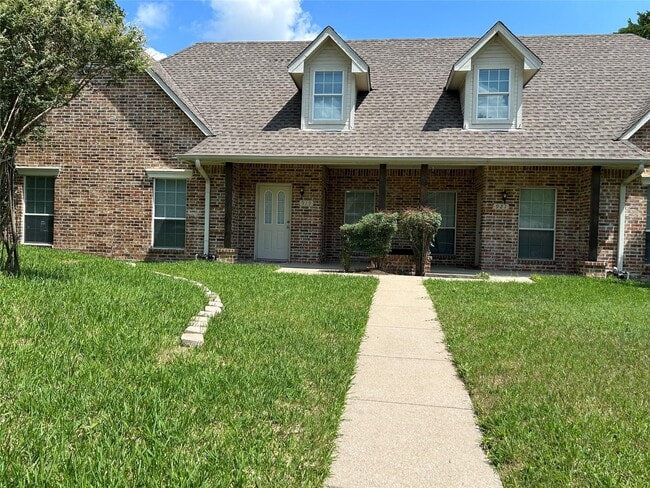 Foto del edificio - 919 Cedar Ridge Dr