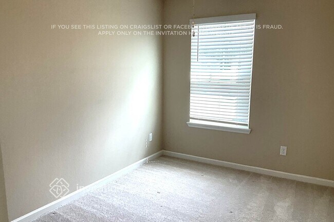 Foto del edificio - 679 Cherry Ridge Dr