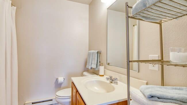 Sandston Plateau Senior Apartments - Bathroom - Sandston Plateau Senior Apartments