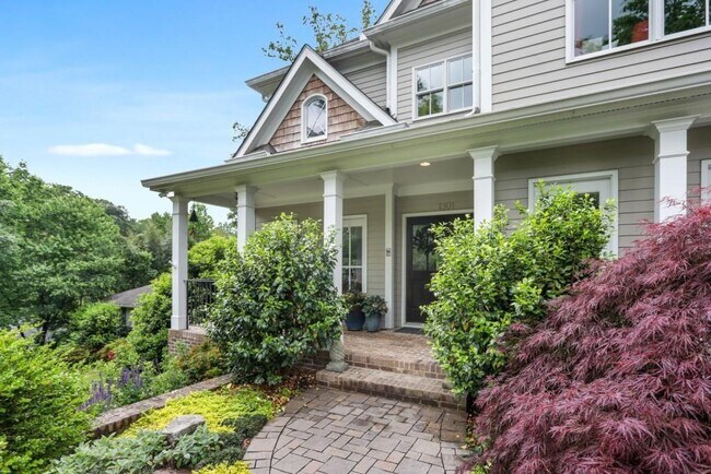 Foto del edificio - 1301 Rustic Ridge Dr NE