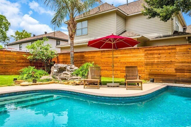 Foto del edificio - 419 Lakeside Estates Dr