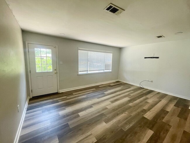 Building Photo - Charming 3 Bedroom Home in Pearl!