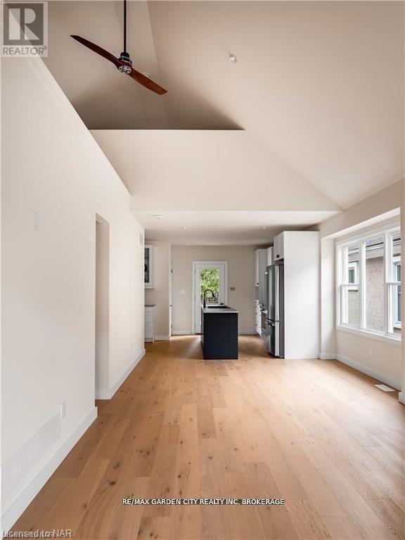 Photo du bâtiment - 98 Pleasant Ave