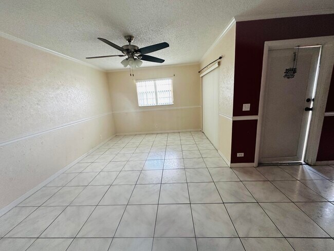 Building Photo - 1305 Gateway Dr