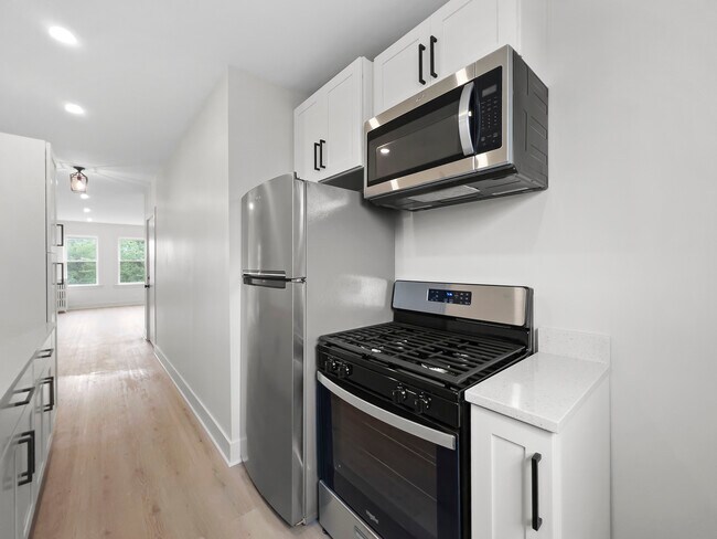 Building Photo - 3045 W Rosemont Ave