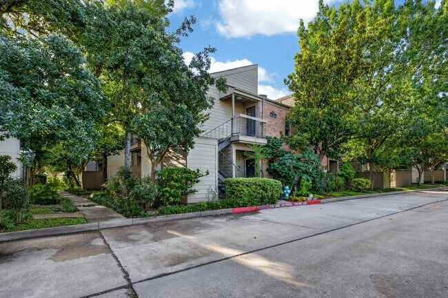 Building Photo - 10053 Westpark Dr