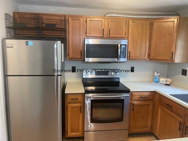 Foto del edificio - Fully Renovated Condo For Rent in Burrillv...