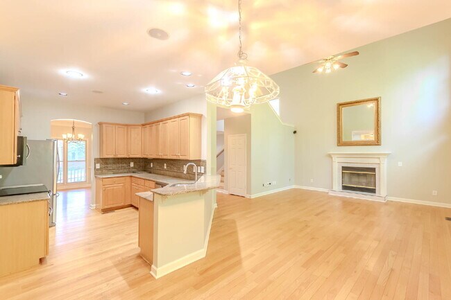 Foto del edificio - 5 Bedroom Home in Hermitage! Backs Up To T...