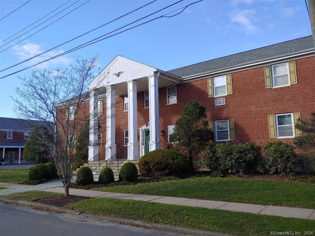 261 Millard St Unit 8B, Fairfield, CT 06824 Condo for Rent in