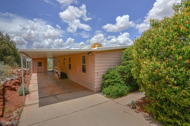 Building Photo - 401 Sunset Hills Dr