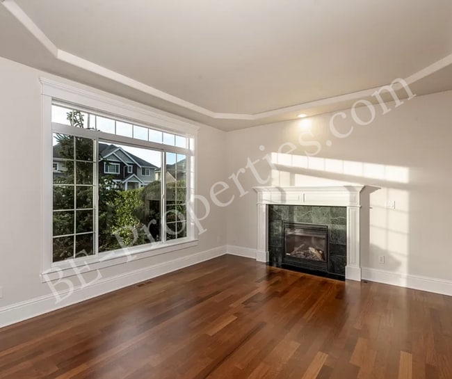 Building Photo - Beautiful Federal Way Home