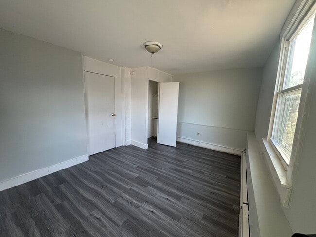 Building Photo - 86 Edwards St