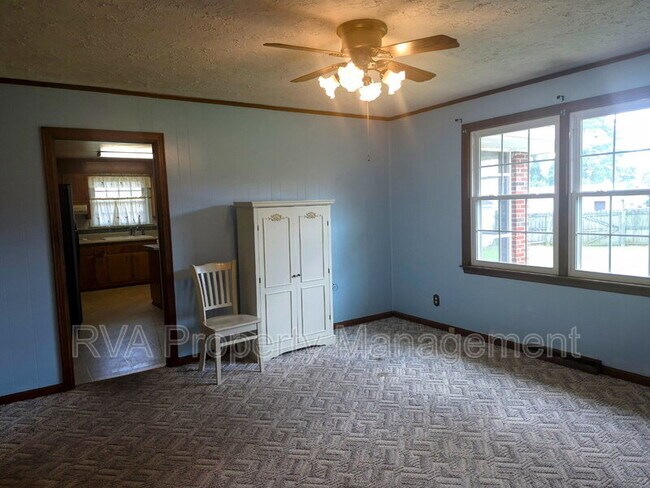 Building Photo - 6403 River Rd