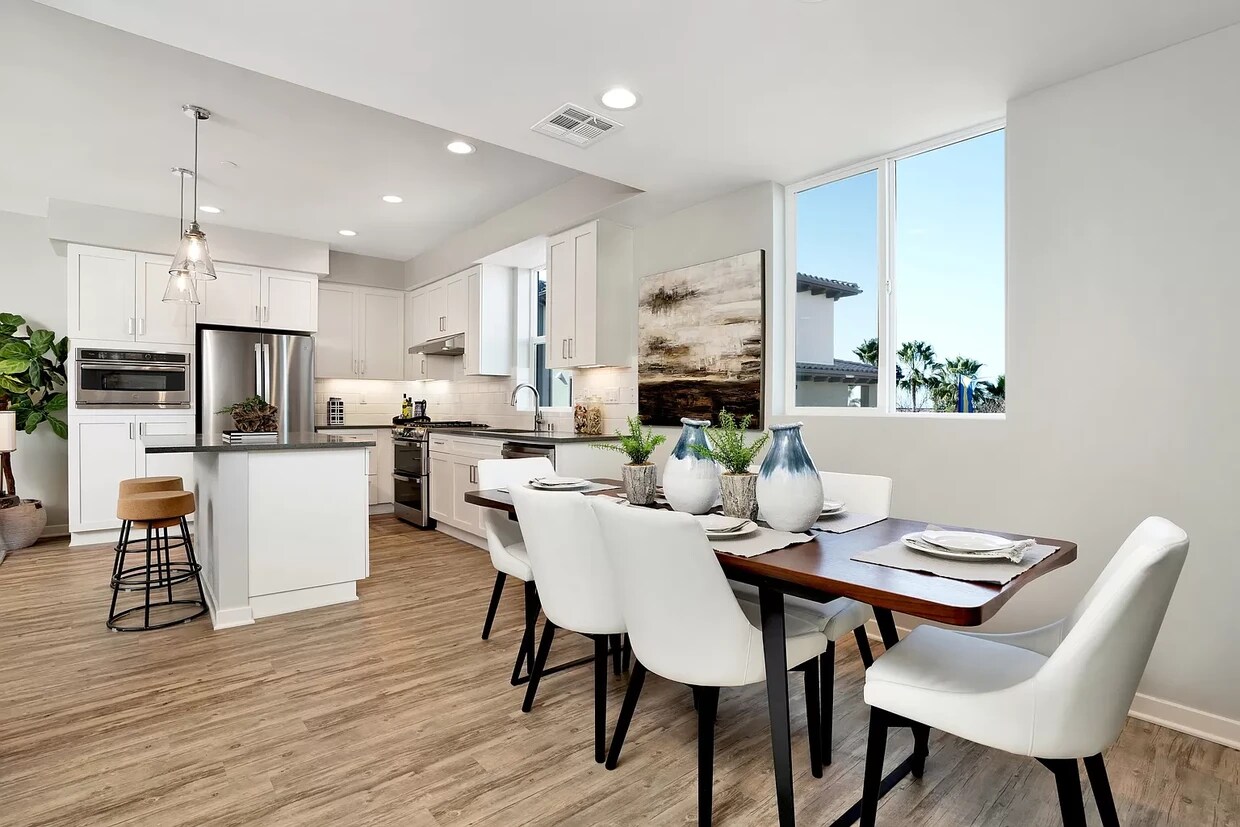 dinning room - 13480 Lopelia Meadows Pl