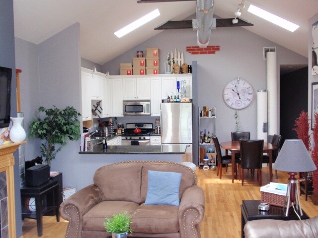 Foto del edificio - 1070 N Milwaukee Ave