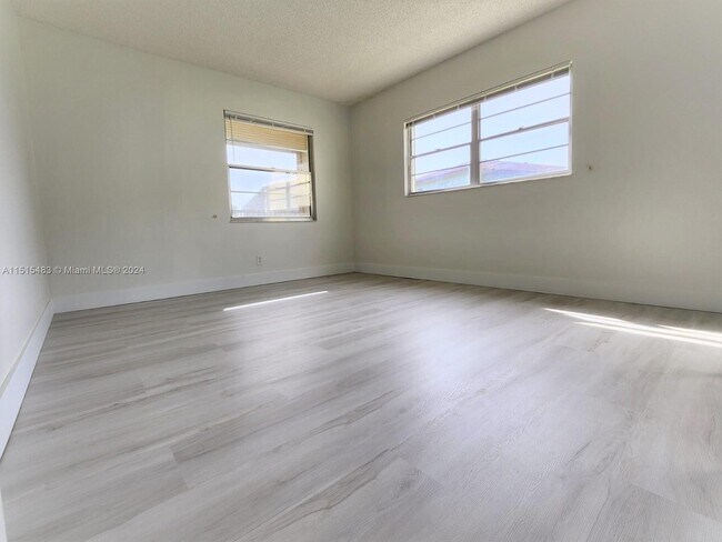 Foto del edificio - 13455 SW 3rd St