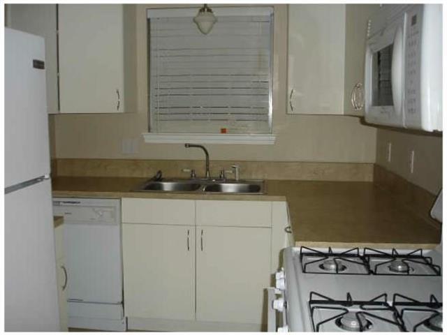 Building Photo - 402 Howell St