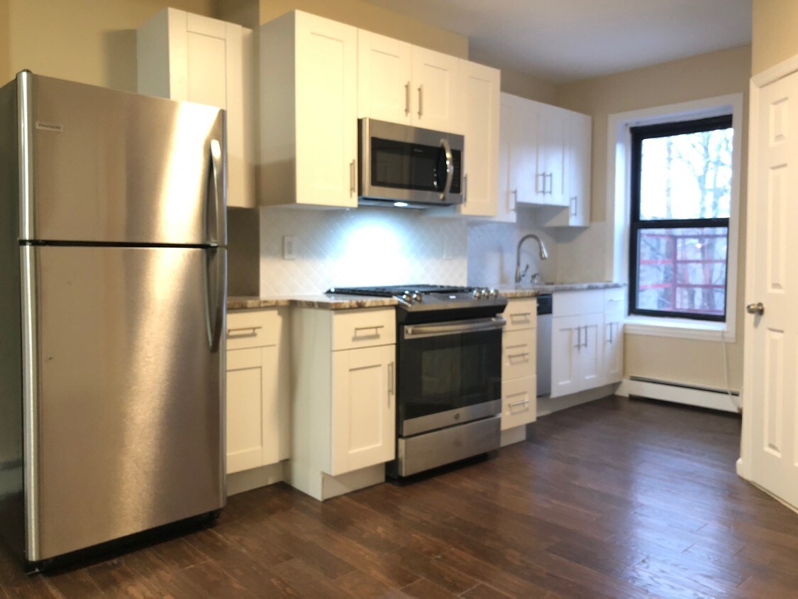 Primary Photo - 338 2nd St
