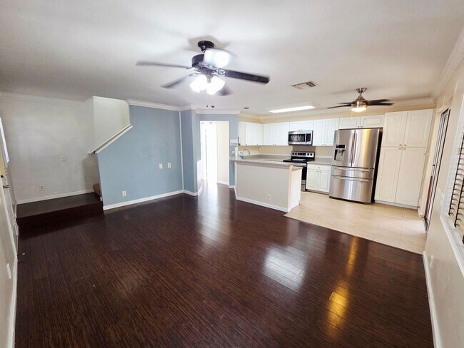 Building Photo - Las Brisas: A 3 bedroom 2.5 bath 2 car garage single family home