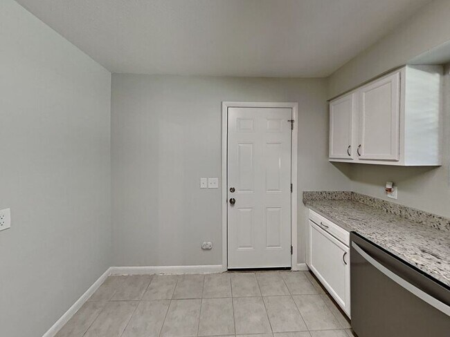 Building Photo - 5051 San Clerc Rd