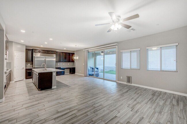 Foto del edificio - 2 story home with Next Gen!