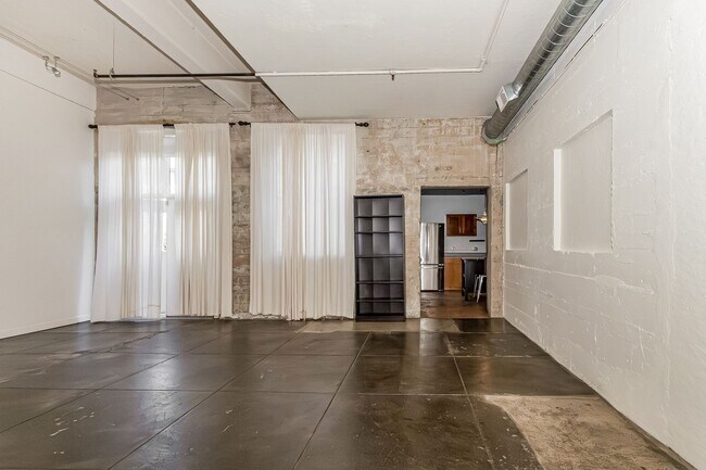 Building Photo - 2 Bedroom Condo Available In West Clawson Lofts!