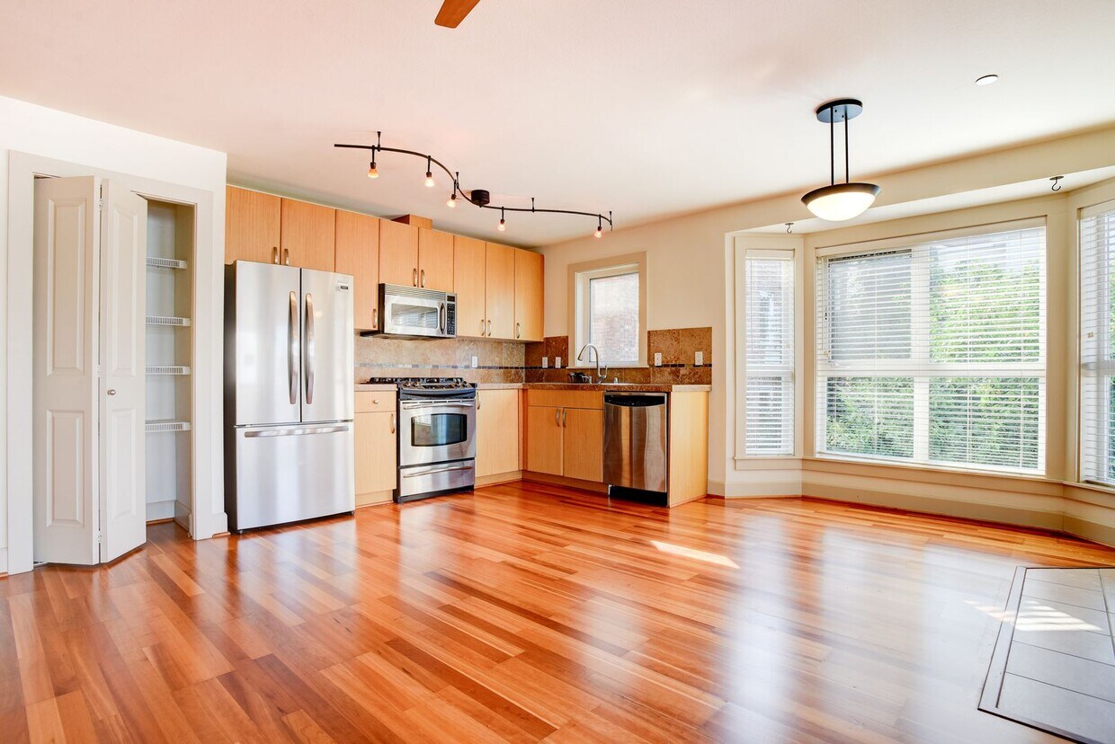 Foto del edificio - North Capital Hill owner offering move in ...