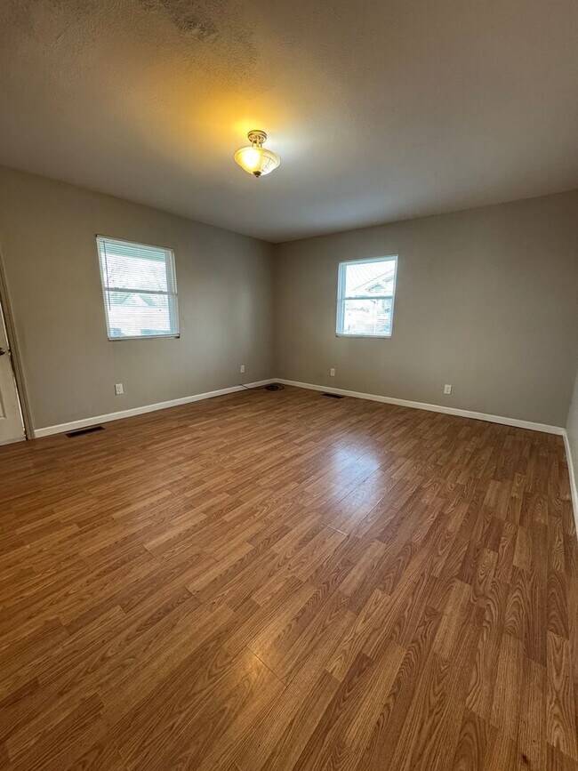 Building Photo - Newly Remodeled 2 Bedroom 1 Bath with Basement