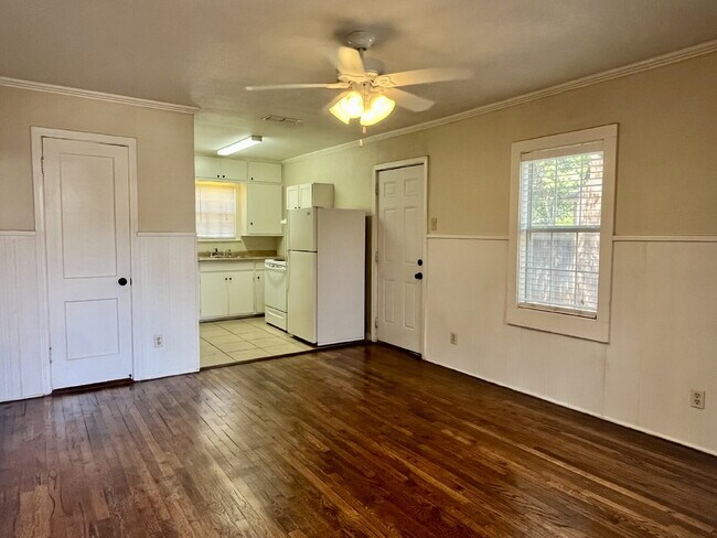 Foto del edificio - Tech Terrace Area Home with Private Yard & Washer/Dryer