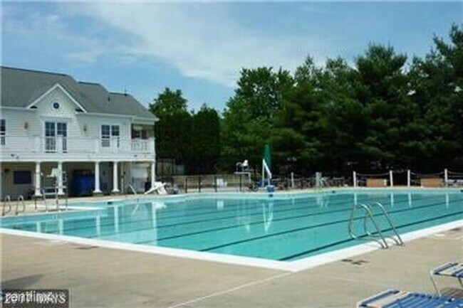 Building Photo - 13105 Millhaven Pl