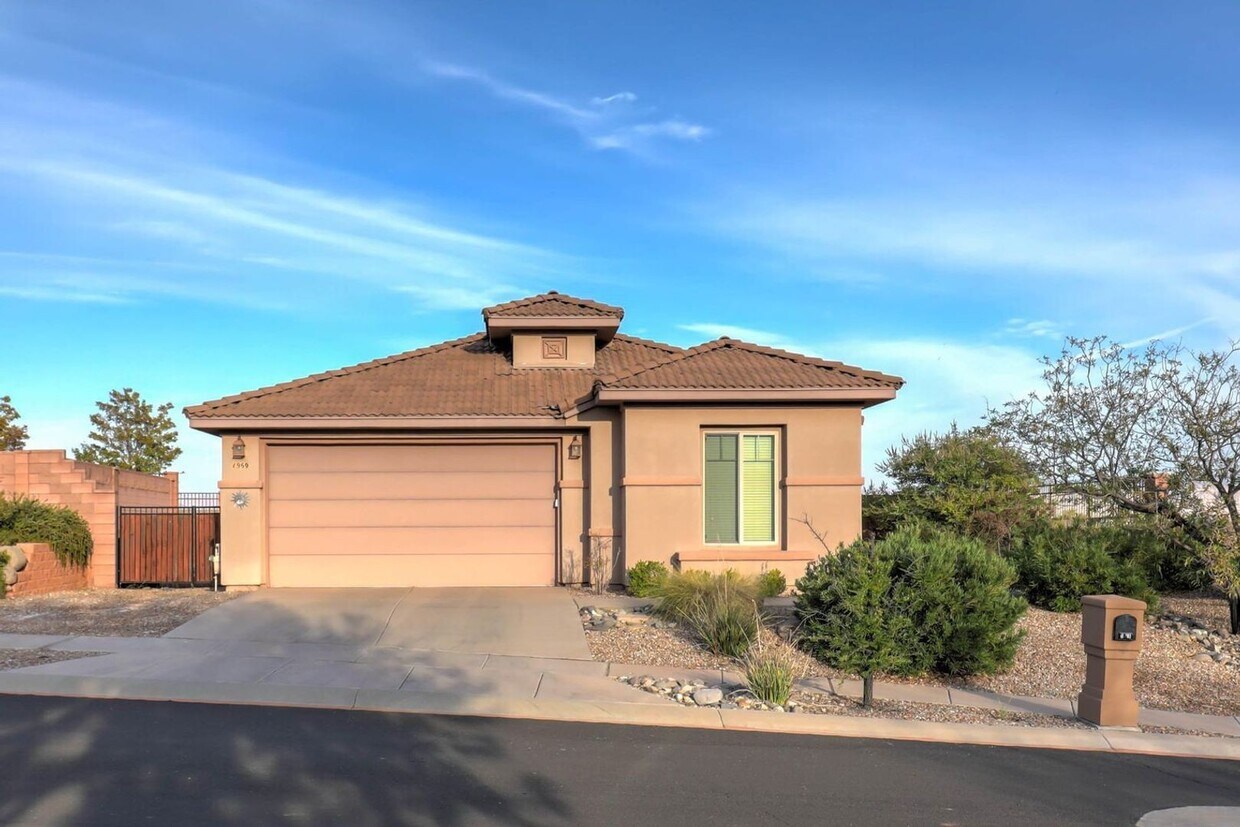 Primary Photo - Coral Canyon Gem!