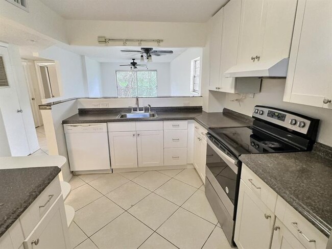 Foto del edificio - 1100 NW 87th Ave