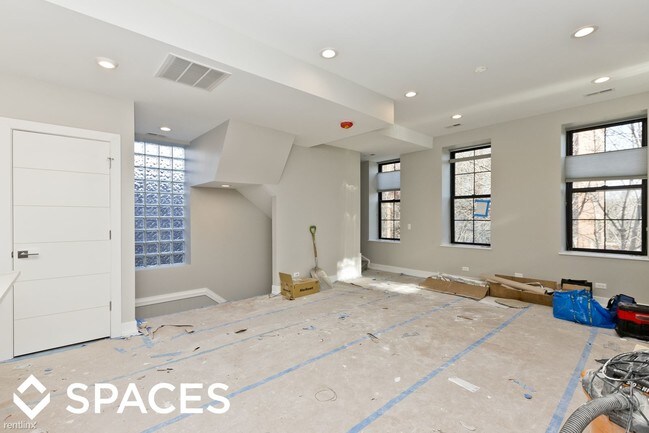 Building Photo - 1638 N Marshfield Ave