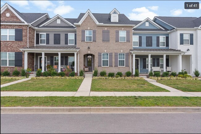Foto del edificio - 141 Saddle Wood Ln