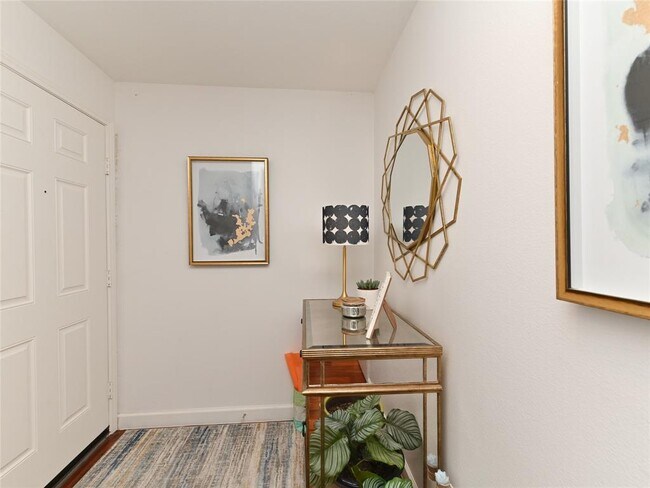 Building Photo - 6000-9 Shepherd Mountain Cove