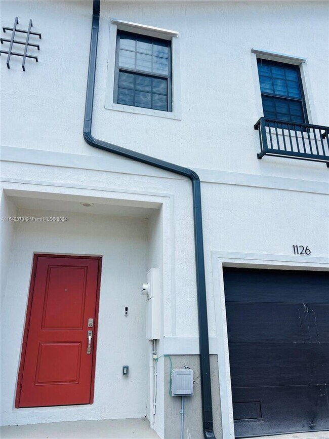 Building Photo - 1126 SW 6th Ct