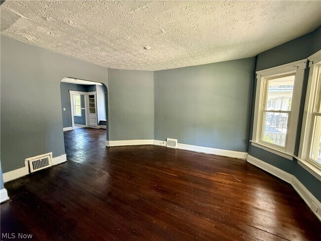 Foto del edificio - 10817 Orville Ave
